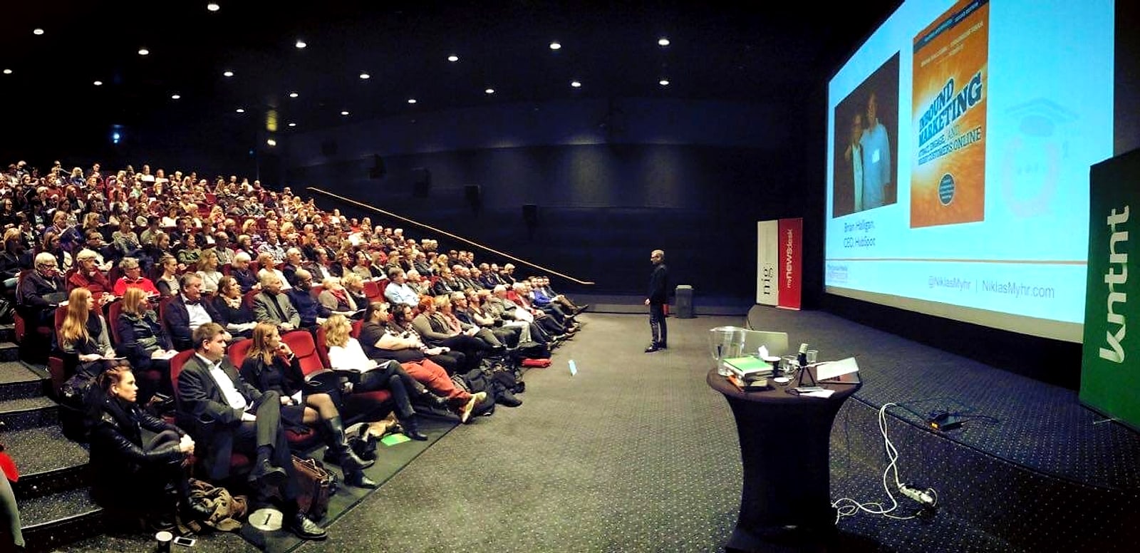 A large raked auditorium full of people during Niklas’s Kntnt talk in Gothenburg